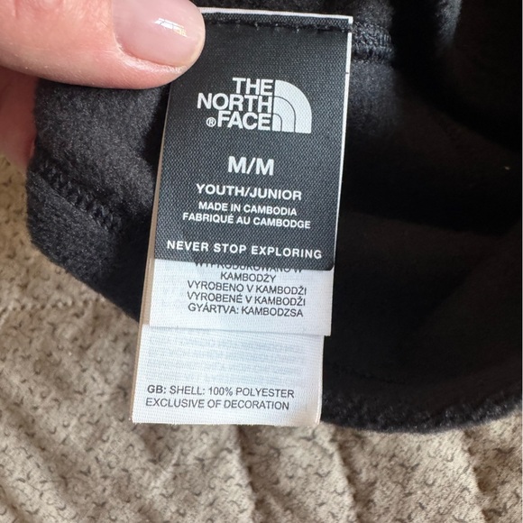 The North Face black Fleece face and Neck Warmer- stay warm & look cool-unisex - Picture 8 of 9